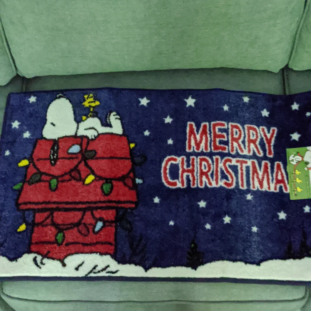 Peanuts Christmas theme accent rug